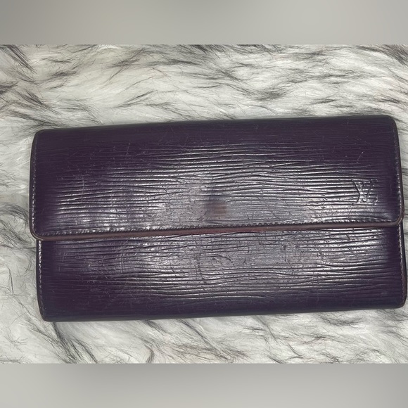 Authentic Louis Vuitton Epi Sarah Wallet Dark Purple - Picture 1 of 16